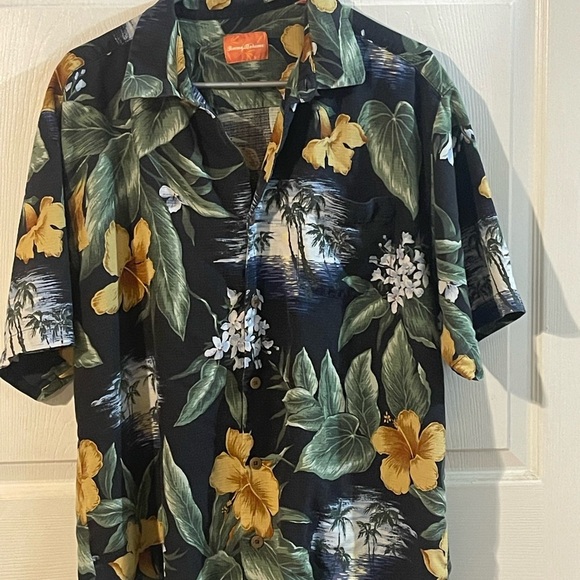 Tommy Bahama Black and Yellow Floral Shirt 100% silk - Picture 2 of 8